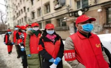 凡人小事的背后作文通用7篇