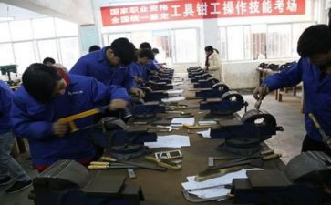 钳工技师工作总结5篇