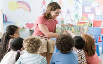 中班幼儿园教师述职报告8篇